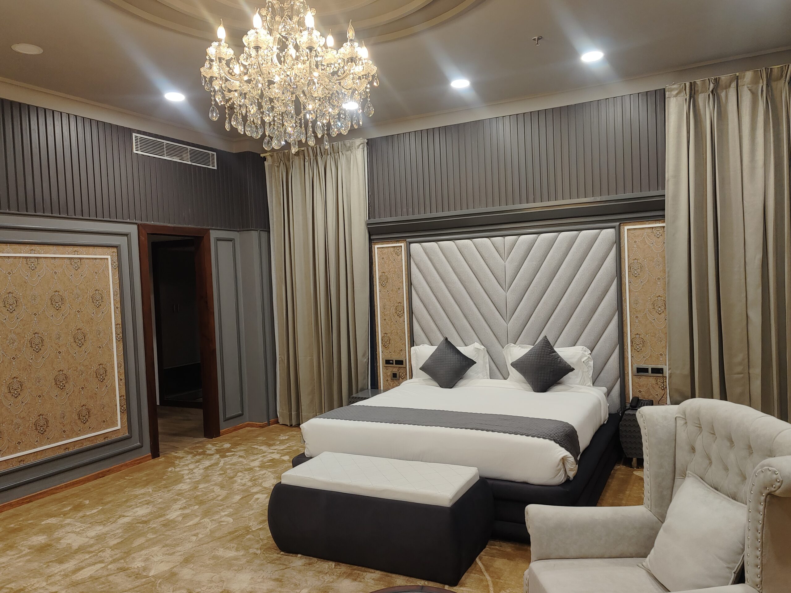 Luxury Suite